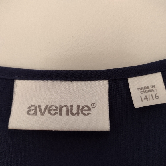 Sharp Blouse - Picture 2 of 4